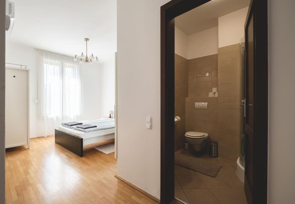 布达佩斯Bright Downtown Balcony Retreat公寓 外观 照片