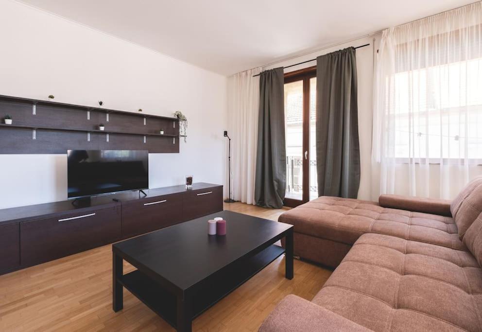 布达佩斯Bright Downtown Balcony Retreat公寓 外观 照片